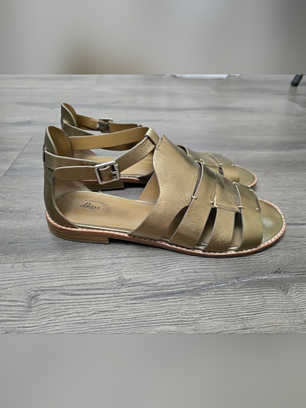 Bass Gold Leather Fisherman Sandal Womens Size 9.5